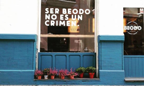 ¿Te preguntas dónde comer en Sevilla en el barrio de la Alfalfa? No te pierdas las tapas y la cerveza artesanal en Beodo