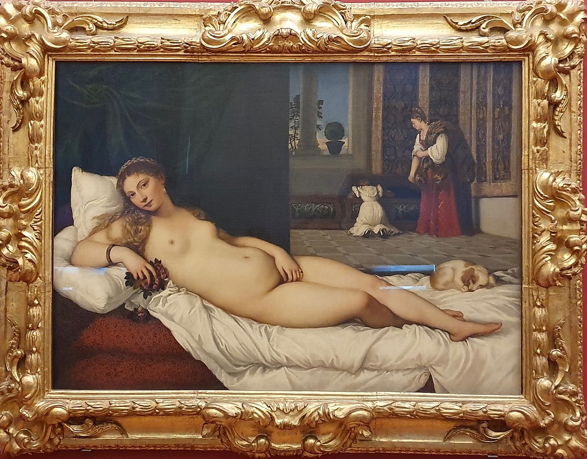 Una pintura de una mujer acostada en un sofá largo mirando al espectador