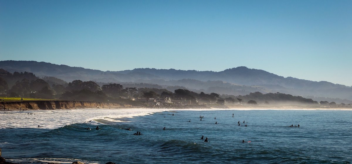 Una vista panorámica de Half Moon Bay, una ciudad costera de California cerca del final de un viaje por carretera de Los Ángeles a San Francisco