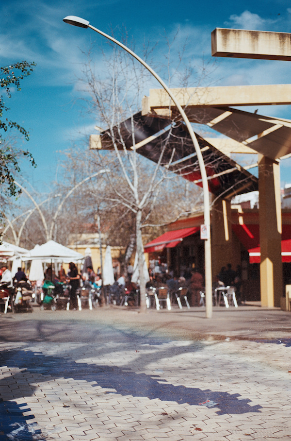 ¿Te preguntas dónde comer en Sevilla? Esta es la Alameda, el bulevar del barrio popular para la comida y la vida nocturna.