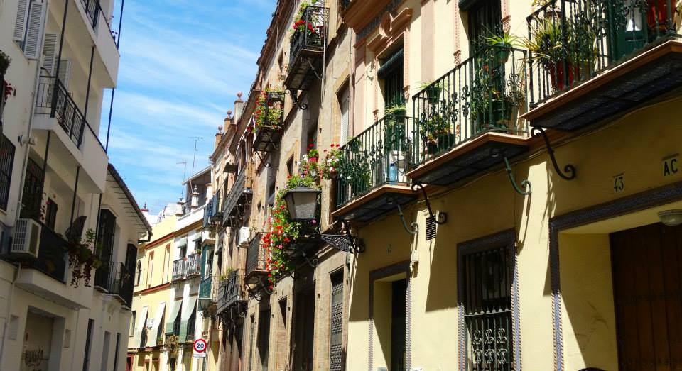 ¿Buscas interesantes recorridos históricos en Sevilla? Recorre las mágicas calles de la Judería en un Pancho Tour informativo por la zona
