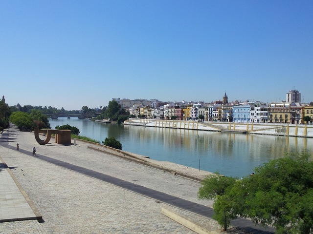Entre historia, parques, calles de ayuno y deliciosas fiestas, ¡los niños de Sevilla no se aburrirán! Aquí hay 10 cosas para cosas que hacer en Sevilla con niños, y mientras estás aquí, ¡da un paseo por la orilla del río!