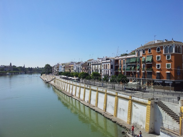 El barrio de Triana es un buen lugar donde alojarse en Sevilla.