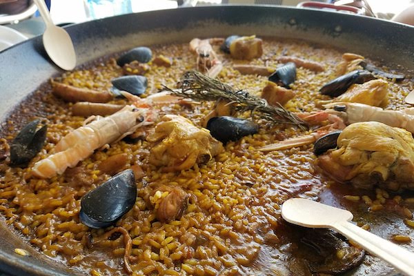 Plato de marisco paella