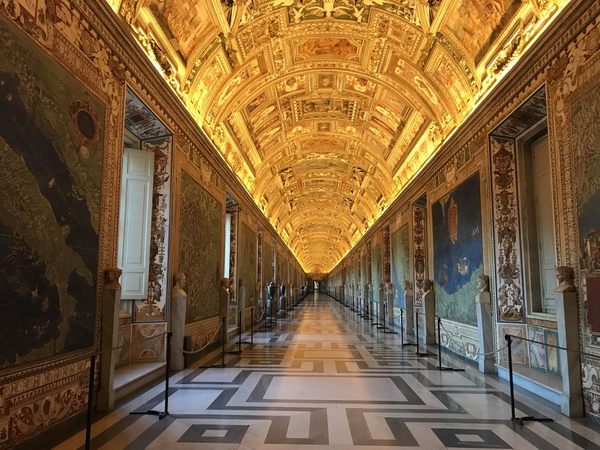 Pasa el último de tus 3 días en Roma visitando los museos del Vaticano y otras partes de la Ciudad Santa.