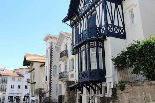 ¿No sabes qué hacer en San Sebastián el domingo? ¡Haga una excursión de un día a una hermosa ciudad cercana, como Biarritz!