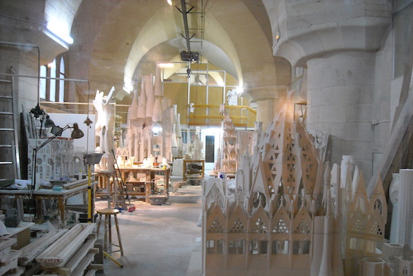 Después de visitar la Sagrada Familia, asegúrese de visitar el museo Gaudí en el sótano. 
