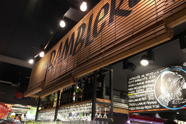 ¡Disfruta de buenas tapas en el mercado! Aquí tienes uno de nuestros mejores consejos para visitar el Mercado de la Boquería
