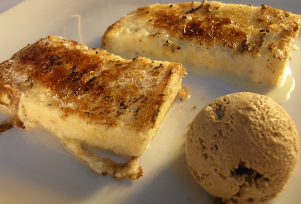 ¡Las mejores torrijas de Sevilla suelen venir con helado cuando las pides de postre!