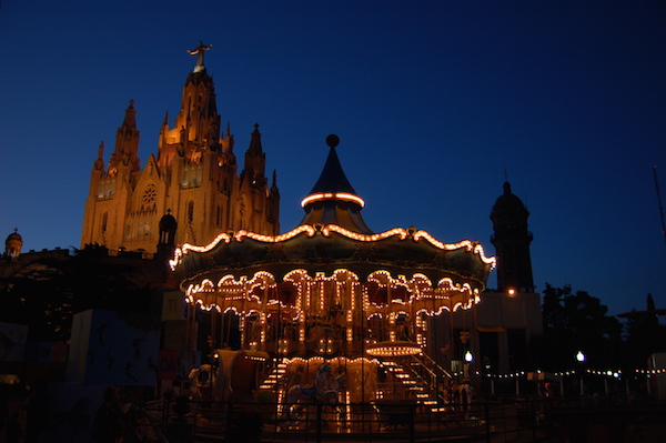 ¡Desde la iglesia hasta la noria, el Tibidabo está repleto de los lugares más clásicos para recomendar en Barcelona!