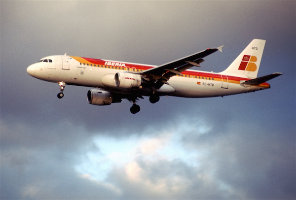 Si tienes pensado llegar a San Sebastián en avión, estás de enhorabuena. Aunque el aeropuerto es pequeño, tiene conexiones directas con el centro de la ciudad. 