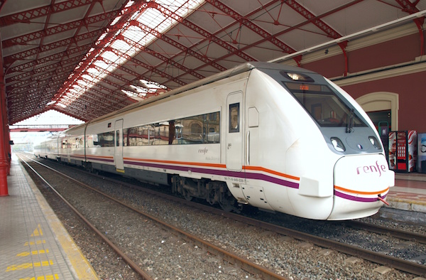 Llegar a San Sebastián en tren es una de las opciones más cómodas y eficientes. 