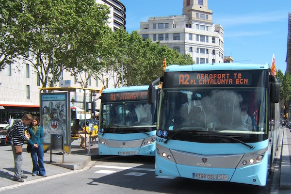 ¡Los autobuses locales son una gran opción para el transporte público en Barcelona!
