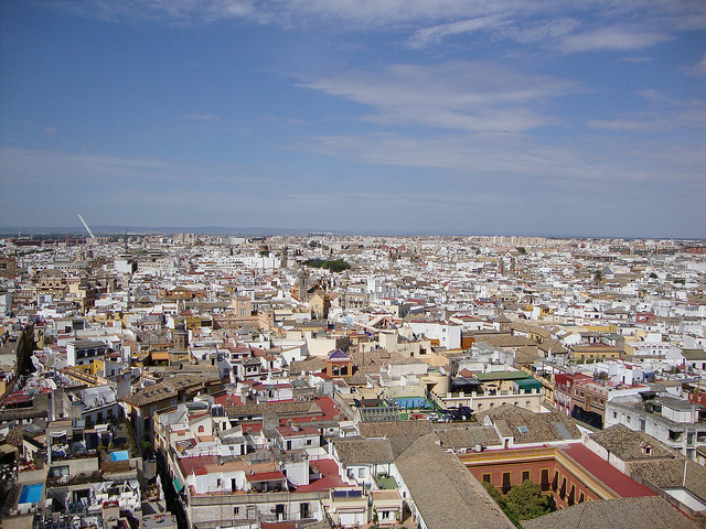 Entre historia, parques, calles de ayuno y deliciosas fiestas, ¡los niños de Sevilla no se aburrirán! Aquí hay 10 cosas que hacer en Sevilla con niños, incluida una visita a la Catedral y La Giralda, ¡donde encontrarás esta increíble vista!