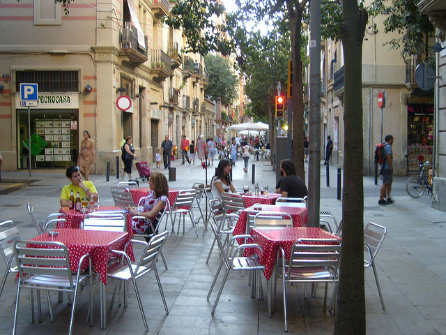 Blay Street es una excelente área para explorar la excelente comida en Barcelona. Hay muchos bares de tapas, con especial énfasis en los pinchos, ¡tapas al estilo vasco!