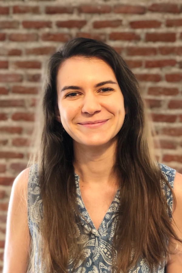 Ashley es la administradora de contenido en Devour Tours