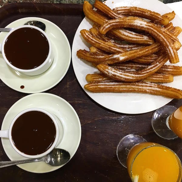 ¡Los famosos churros de Santa Lucía la convierten en una de nuestras panaderías favoritas en San Sebastián!