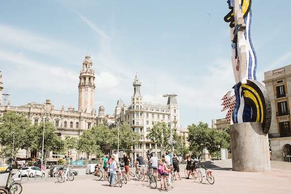 Los mejores tours gastronómicos en Barcelona para niños los pondrán en movimiento pero no los desperdiciarán. ¡Nuestra experiencia Taste & Traditions encaja a la perfección!