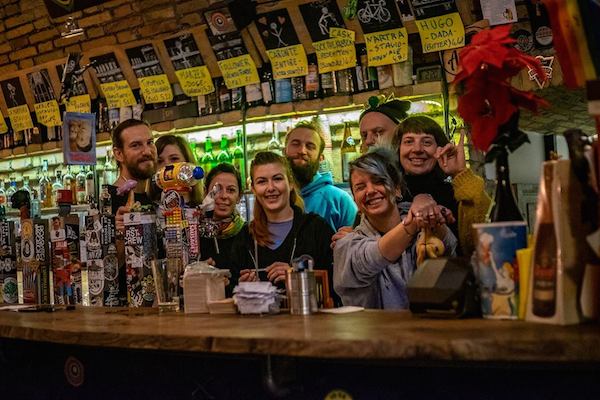 Este es el equipo de Stavio, la cervecería de una de las mejores cervecerías de Roma