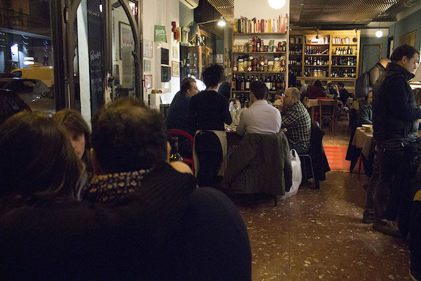 Todas las noches, Pro Loco DOL está repleto de personas ansiosas por probar su comida romana cuidadosamente seleccionada. Una de nuestras mejores opciones para comer en Centrocelle.
