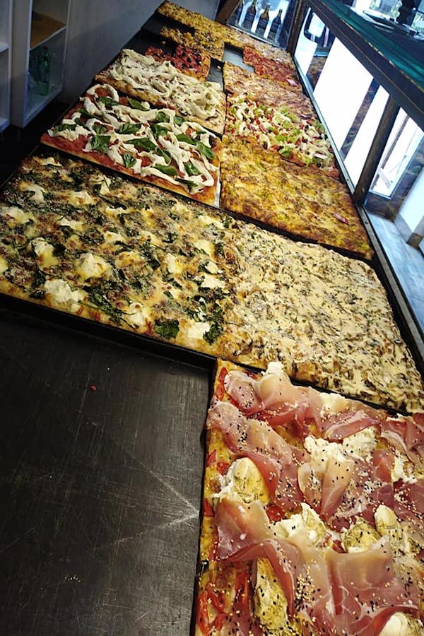Margherita, berenjena y prosciutto son solo algunos de los ingredientes de la pizza en Pommidoro Centocelle.