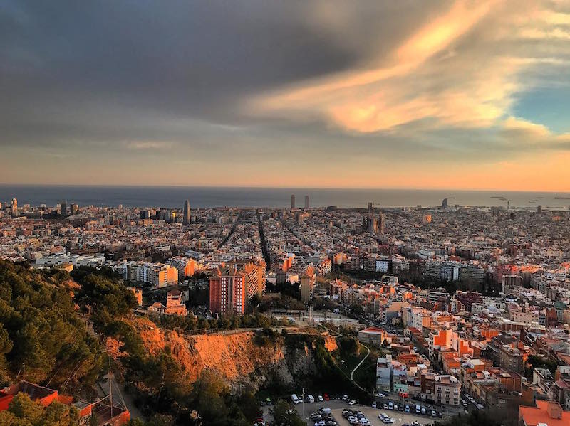 ¡Uno de nuestros lugares favoritos para ver la puesta de sol en Barcelona es el Carmel Bunkers!