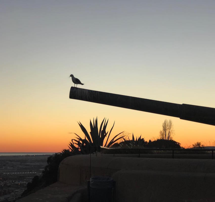¡El Castillo de Montjuic es uno de tus lugares favoritos para ver la puesta de sol en Barcelona!