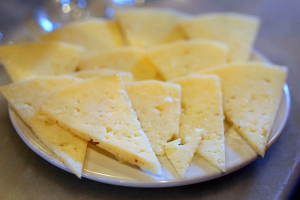 ¡El queso es una de las tapas clásicas en España!