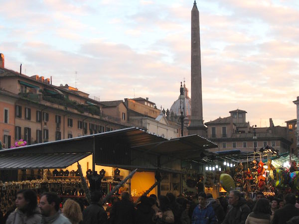 Mercado navideño en Piazza Navona en Roma