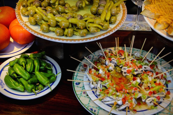 ¡Las guindillas añaden un toque picante y dulce a cualquier plato! No hay duda de por qué se han ganado un lugar en nuestra guía de regalos de San Sebastián.