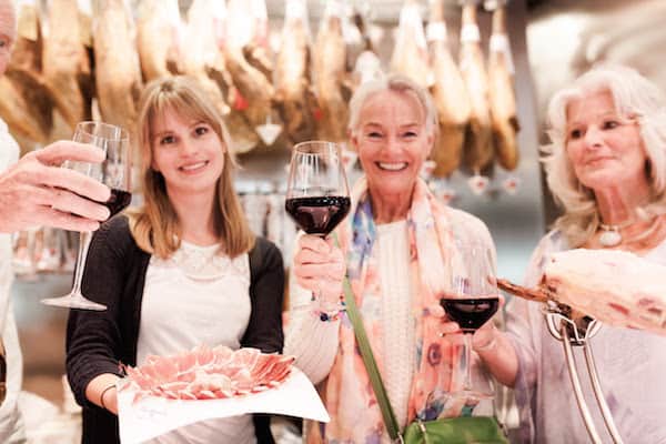 ¡Disfruta del mejor jamón de España en nuestras vinotecas favoritas de Barcelona!