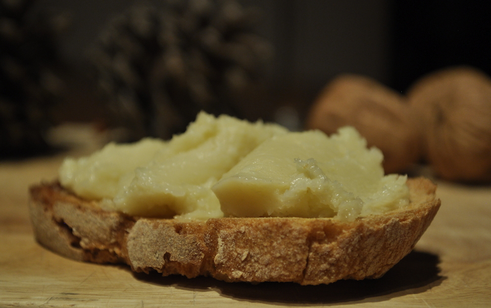 ¿A quién no le gusta un buen queso apestoso? ¡El queso Tupi es untable, picante y absolutamente delicioso! Uno de nuestros quesos artesanos catalanes favoritos.