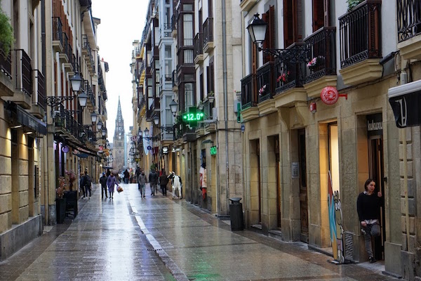 ¡El Casco Antiguo es uno de nuestros barrios favoritos para ir de compras en San Sebastián!