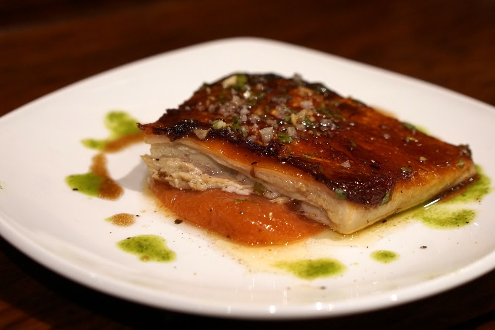 No podíamos hablar de dónde comer en el Casco Viejo de San Sebastián sin mencionar La Cuchara de San Telmo y su delicioso cochinillo.