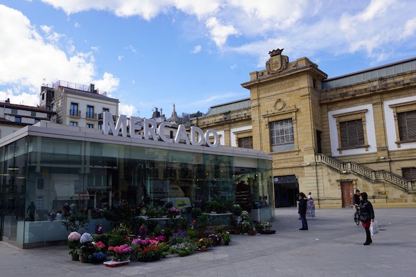 ¡Uno de nuestros lugares favoritos para ir de compras en San Sebastián es La Bretxa!