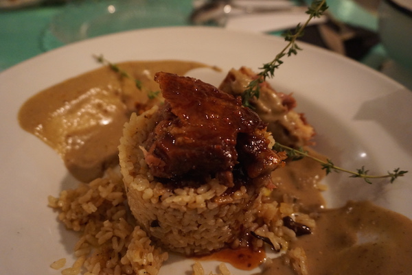 ¿Quieres probar unas interesantes tapas gourmet en Sevilla? Aunque técnicamente no es rápido (¡es un plato entero!) no te puedes perder este delicioso arroz con pato.