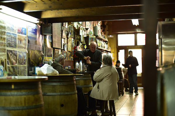 ¿Vienes a Barcelona y te encanta la comida? ¡Lee todo sobre cómo comer como un local en Barcelona!