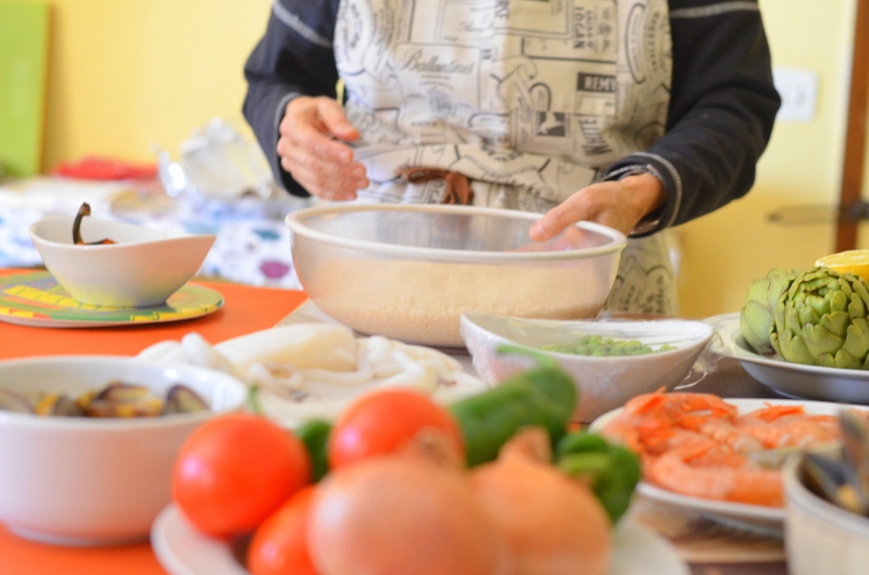¡La paella marta es deliciosa y una de las mejores clases de cocina en Barcelona! 