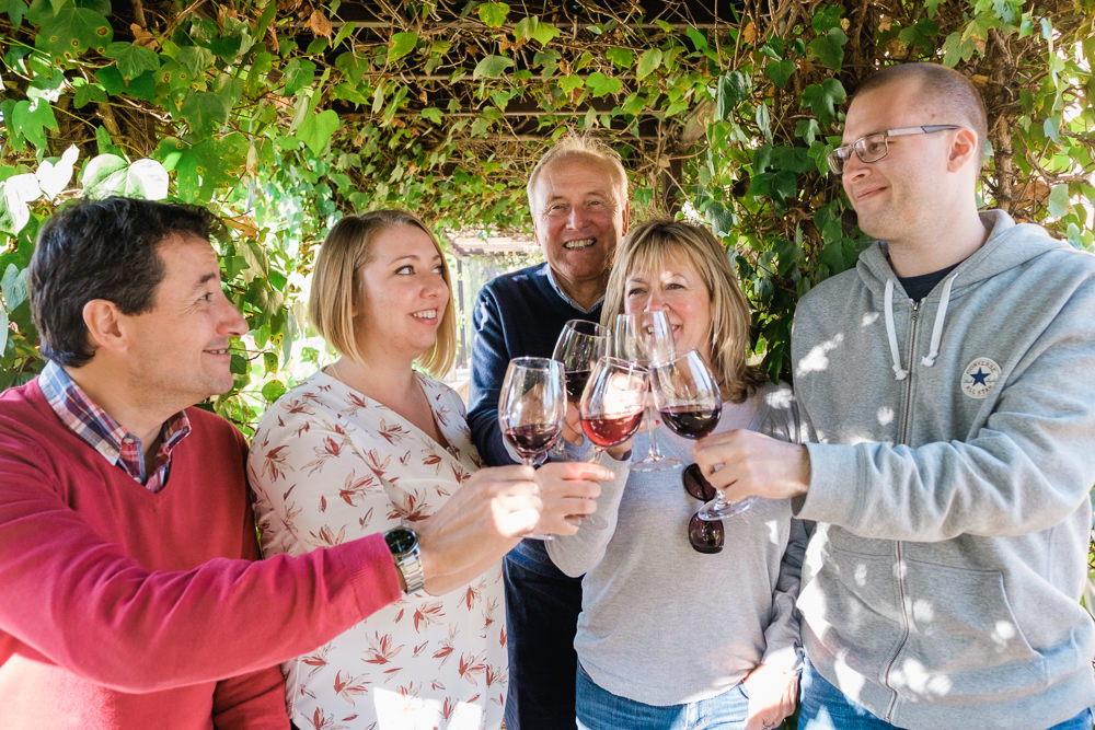 ¡Compartir una experiencia en uno de los tours de viñedos cerca de San Sebastián no se olvidará pronto!