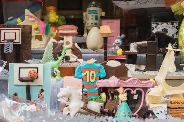 ¡Mira una increíble creación de chocolate durante tus vacaciones familiares en Barcelona!