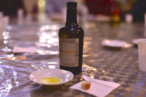 En Productos de la Sierra podrás encontrar y degustar algunos de los mejores aceites de oliva de Sevilla.