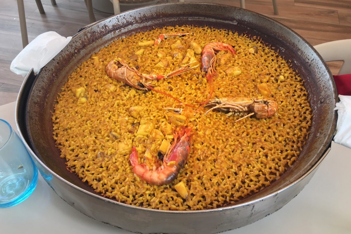 Deliciosa Paella de Mariscos de Valencia. ¡Para ser paella de verdad tiene que ser así de fina!