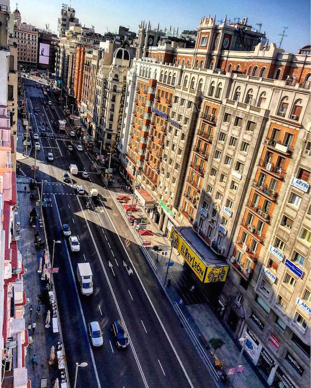 ¿Te estás preguntando dónde alojarte en Madrid para estar en medio de toda la acción? ¡El centro de la ciudad es el lugar para ti!