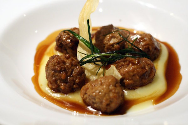 ¡Los Pensadores es uno de nuestros bares favoritos en Granada para comer albóndigas!