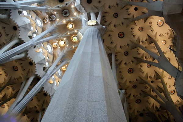 ¡La guía de Gaudí para el puesto de Barcelona está repleta de mucha información interesante sobre algunas de las increíbles obras del artista!