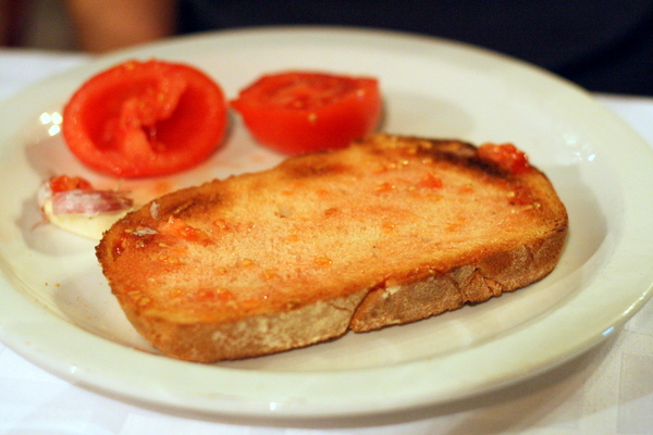 ¡Algunas de las mejores comidas que debes probar en Barcelona pueden ser las más simples!