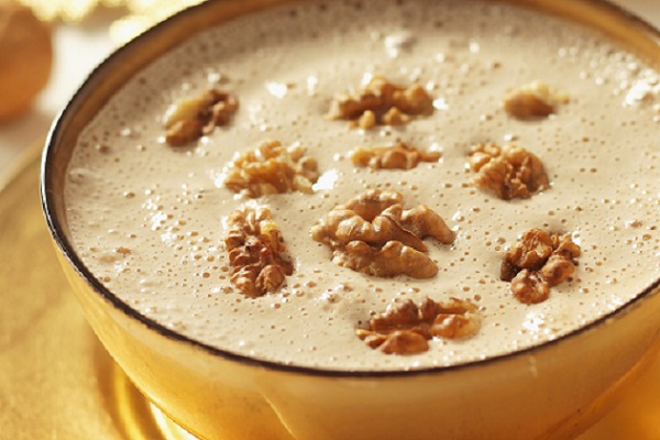 Postre típico del País Vasco elaborado a base de nueces, leche, canela y azúcar.