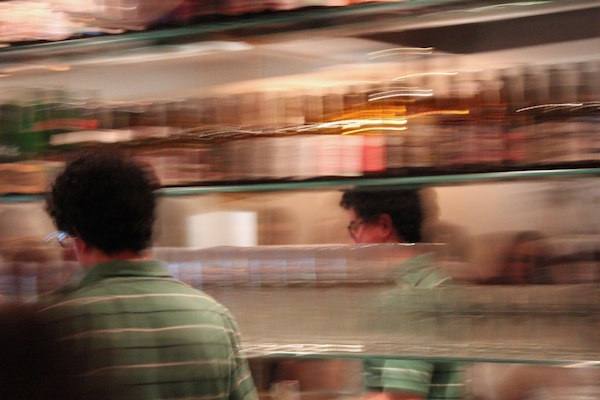 ¡Como el primer bar enteramente dedicado a la cerveza artesanal en Madrid, Irreale es una visita obligada para los amantes de la cerveza!