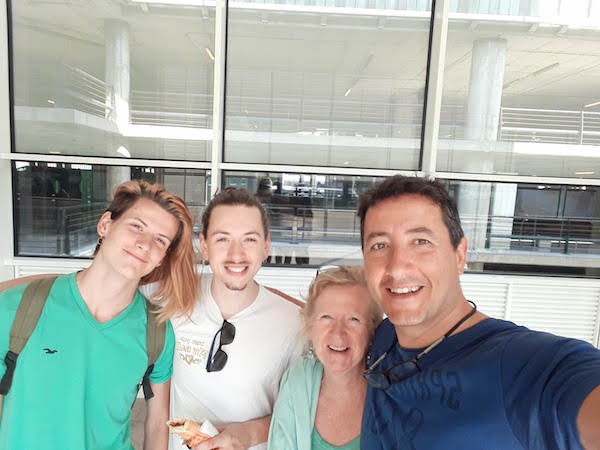 Devour Barcelona guía a Jaume y Ferran con su familia