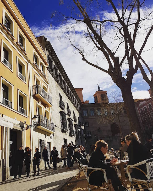 ¿No sabes dónde alojarte en Madrid? ¡Nos encanta el ambiente auténtico de La Latina!